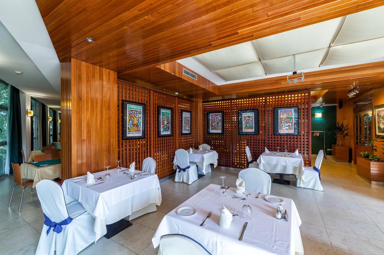 Hotel Balneario De Compostela Brion Bagian luar foto